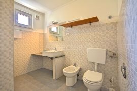 Apartmanska kuća, 12 apartmana,blizina plaže, Umag, Umag, Kuća