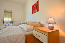 Apartmanska kuća, 12 apartmana,blizina plaže, Umag, Umag, Kuća