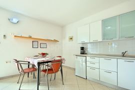 Apartmanska kuća, 12 apartmana,blizina plaže, Umag, Umag, Kuća