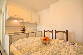 Apartmanska kuća, 12 apartmana,blizina plaže, Umag, Umag, Kuća