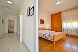 Apartmanska kuća, 12 apartmana,blizina plaže, Umag, Umag, Kuća