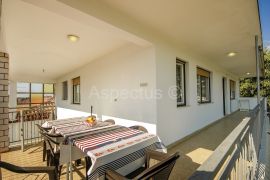 Apartmanska kuća, 12 apartmana,blizina plaže, Umag, Umag, Kuća