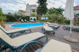 Apartmanska kuća, 12 apartmana,blizina plaže, Umag, Umag, Kuća