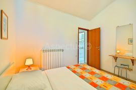 Apartmanska kuća, 12 apartmana,blizina plaže, Umag, Umag, Kuća