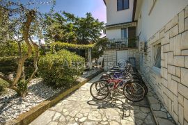 Apartmanska kuća, 12 apartmana,blizina plaže, Umag, Umag, Kuća