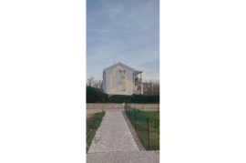 2 apartmana s pogledom na Paški zaljev, 81m2, Pag, Stan