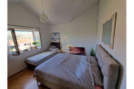 2 apartmana s pogledom na Paški zaljev, 81m2, Pag, Stan