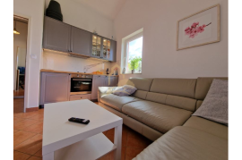 2 apartmana s pogledom na Paški zaljev, 81m2, Pag, Stan