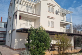 2 apartmana s pogledom na Paški zaljev, 81m2, Pag, Stan