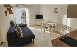 Apartmanska vila s potencijalom, Seget Vranjica, Seget, Kuća