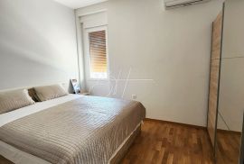 Prostran stan s garažom i dvorištem, 114 m2, Pula, Appartment