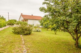 Kuća u mirnom okruženju i s prekrasnim pogledom na more, Marčana, Kuća