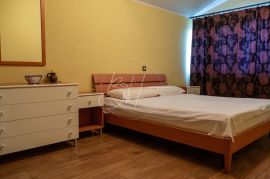 Kuća s 4 apartmana, garažom i velikim maslinikom, Vodnjan, Haus