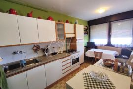 Jednosoban stan s balkonom, Pula, Appartement