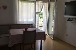 Apartmanska kuća sa četiri stambene jedinice, Fažana, Дом