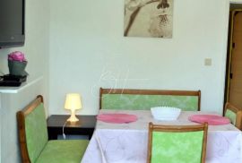 Apartmanska kuća sa četiri stambene jedinice, Fažana, Дом