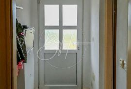 Dvoetažna kuća s tri apartmana, Pula, Casa