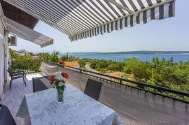 CRIKVENICA, DRAMALJ - STAN S PANORAMSKIM POGLEDOM NA MORE I GARAŽOM, Crikvenica, Stan