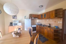 CRIKVENICA, DRAMALJ - STAN S POGLEDOM NA MORE I GARAŽOM, Crikvenica, Apartamento