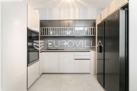 Zagreb, Bundek, prekrasan dvosoban stan+parkirno garžano mjesto NKP 60 m2, Zagreb, Appartement