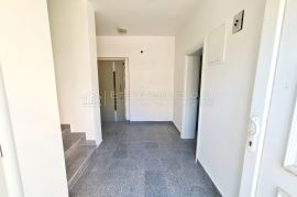 ETAŽA NA PRVOME KATU SA POGLEDOM NA MORE, Rijeka, Appartment