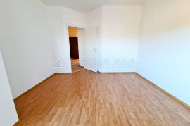 PRIZEMLJE SA GARAŽOM I POGLEDOM NA MORE, Rijeka, Appartment