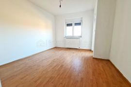 PRIZEMLJE SA GARAŽOM I POGLEDOM NA MORE, Rijeka, Appartment