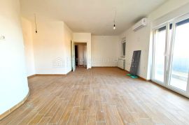 PRIZEMLJE SA GARAŽOM I POGLEDOM NA MORE, Rijeka, Appartment