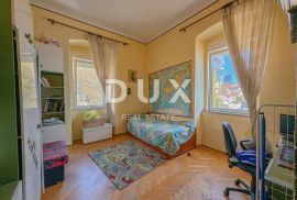 RIJEKA, PEĆINE - PRILIKA gospodski stan 105m2 prvi red do mora, Rijeka, Appartment