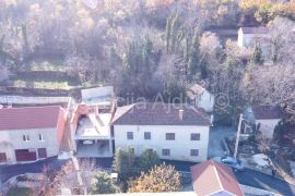 Imotski Runović obiteljska kuće 230 m2 + okućnica, Runovići, Kuća