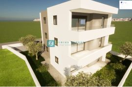 VODICE, novo, 1. kat, 650 m do mora, vrt 42 m2, 2 parking mjesta, Vodice, Appartement