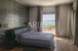 Martinkovac, stan u ekskluzivnoj vili s bazenom, Rijeka, Appartment