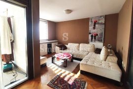 KRNJEVO, komforan stan 3S+DB, veliki balkon, 2.kat, lift, Rijeka, Apartamento