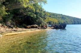 Građevinsko zemljište Na prodaju je atraktivno građevinsko zemljište s predivnim pogledom na more, smješteno na idealnoj lokaciji u Sv. Lovreču Labinskom., Labin, Arazi