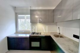 Veruda renovirani dvosobni stan 60m2 ,blizina stadiona!, Pula, Appartment