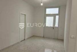 Split, Bol, funkcionalan poslovni prostor, 48 m2, dostupan od 1.1.2025., Split, Commercial property