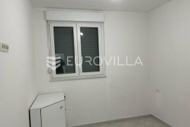 Split, Bol, funkcionalan poslovni prostor, 48 m2, dostupan od 1.1.2025., Split, Commercial property