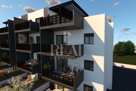 Trogir balančane stan 2S+DB 56m2 + krovna terasa 58,53m2, Trogir, Stan