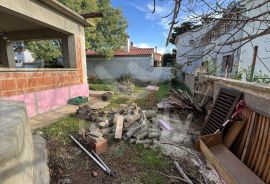 SAMOSTOJEĆA KUĆA SA TRI STAMBENE JEDINICE NA MIRNOJ LOKACIJI, Pula, Haus