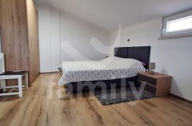 APARTMANSKA KUĆA SA 4 STANA I POGLEDOM NA MORE, Vodnjan, Kuća