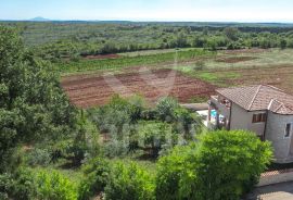 KAMENA VILLA SA BAZENOM I POGLEDOM NA PRIRODU, Marčana, Maison