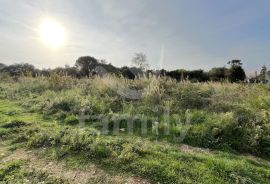 ATRAKTIVNO GRAĐEVINSKO ZEMLJIŠTE NA MIRNOJ LOKACIJI, Pula, Terrain