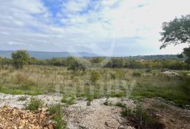 ATRAKTIVNA GRAĐEVINSKA PARCELA SA POGLEDOM NA MORE, Marčana, Terrain