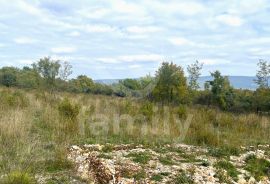 ATRAKTIVNA GRAĐEVINSKA PARCELA SA POGLEDOM NA MORE, Marčana, Terrain