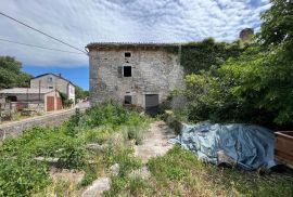 KAMENA KUĆA SA PROSTRANOM OKUĆNICOM, Marčana, Maison