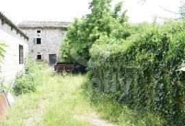 KAMENA KUĆA SA PROSTRANOM OKUĆNICOM, Marčana, Maison