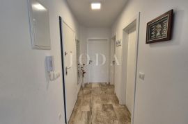 Malinska - apartman blizu centra i mora, Malinska-Dubašnica, Flat