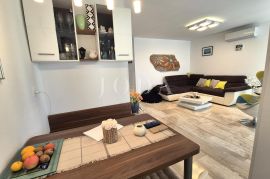 Malinska - apartman blizu centra i mora, Malinska-Dubašnica, Flat