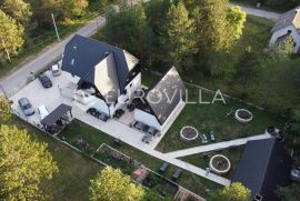 Plitvička jezera,  Korenica,  dvije kuće NKP 470m2, Plitvička Jezera, House