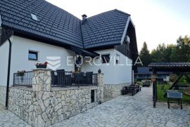 Plitvička jezera,  Korenica,  dvije kuće NKP 470m2, Plitvička Jezera, House